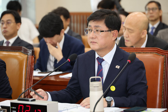 기후장관 "국가 존속·인류 생존 위해 탈탄소 전환 가속"