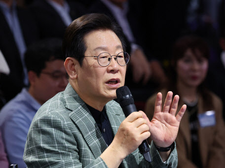 李대통령 "자영업자 위기는 '부채'와 '양극화'" 진단