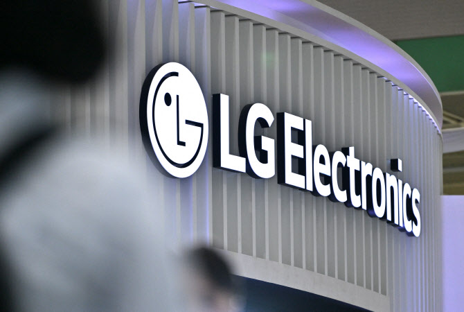 LG전자, 인도증시 상장 첫날 50% 폭등