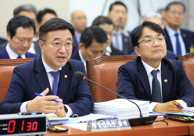 윤호중 장관 "재난상황에 국가 지도자·국민 이간, 도움 안돼"