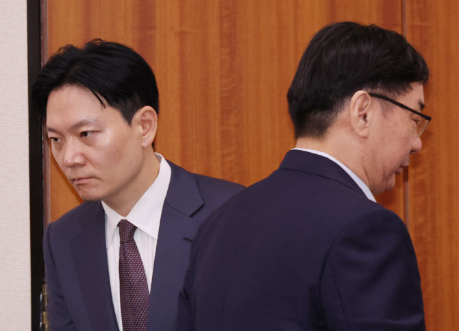 법무부 국감서도 '김현지 논란'…李, 백해룡 파견 지시 난타도