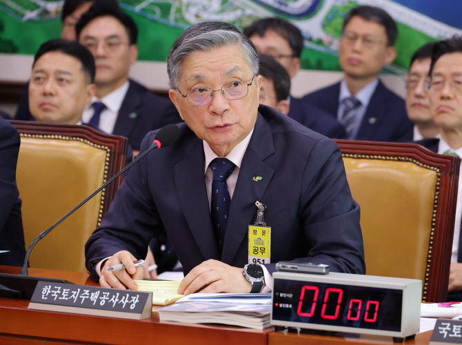 이한준 LH사장 “직접시행, 재정지원 필수…투명성은 높아질 것”(종합)