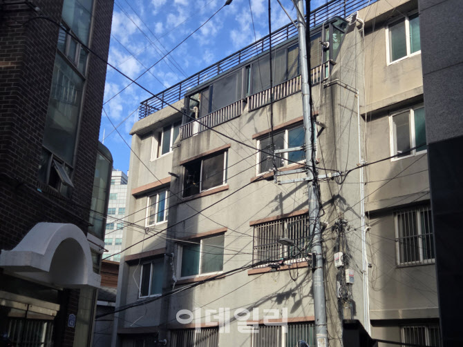 마포구 창전동 다세대 주택서 불…주민 1명 중상