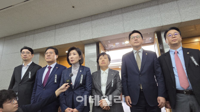 [속보]국힘 법사위원 대법 현장국감 파행 선언…“與 법원 점령”
