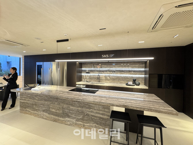 "가구만 4억"…'초프리미엄' 빌트인 가전 모인 LG 쇼룸 가보니