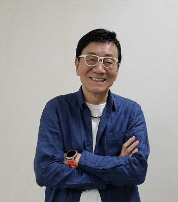 "누구든 손에 '색종이' 하나는 남습니다"