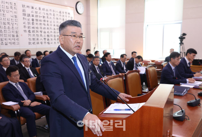[포토]국정감사, '답변하는 유병호 감사위원'
