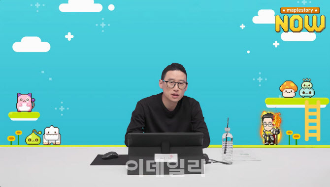‘밈 놀잇감’ 회장님도 예외없다…카톡발 AI 풍자 논란