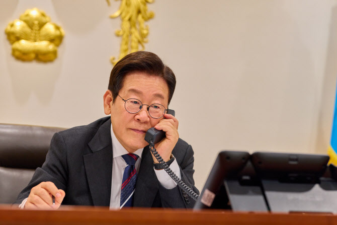 李대통령 지지율 54%…캄보디아 사태 등 영향[갤럽]