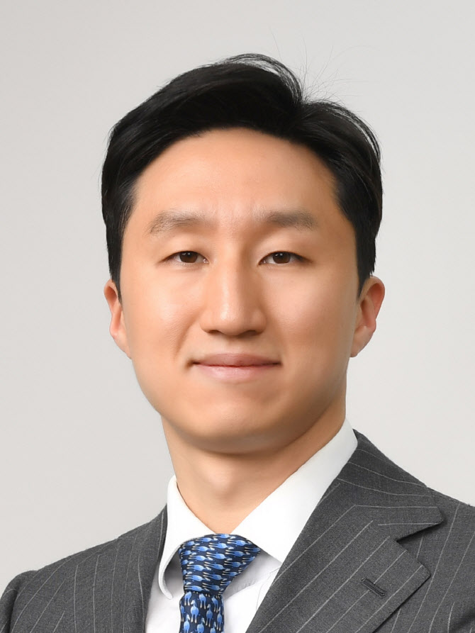정기선 HD현대 회장 승진…권오갑 명예회장 추대(상보)