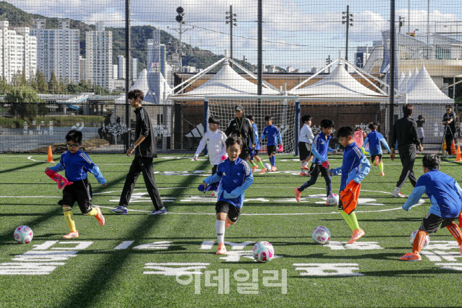 [포토]아디다스, 동대문구 풋살장 새 단장