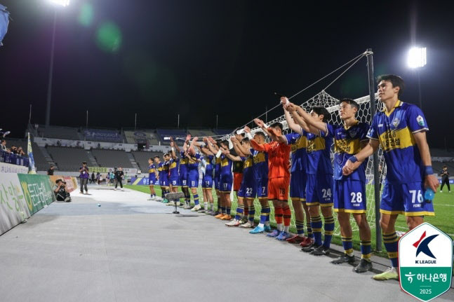 충남아산FC의 "선수단 임금체불"…예고된 체불은 법 피할까[노동TALK]