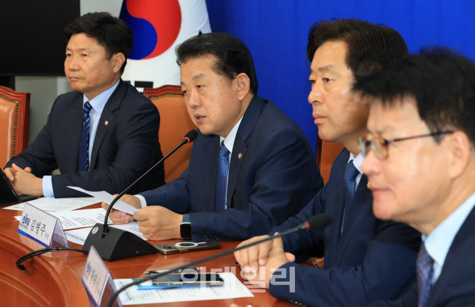 [포토]민주당, '재외국민안전대책단-캄보디아 활동 성과 브리핑'