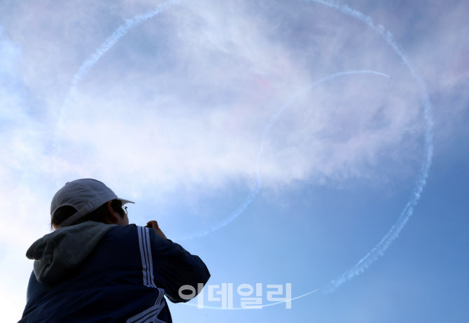 [포토]블랙이글스가 파란하늘에 그린 태극무늬