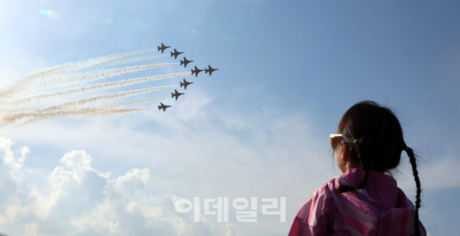 [포토]동심 사로잡은 블랙이글스