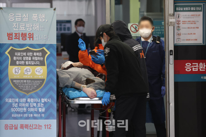 대법 "주 80시간 수련 계약 무효…전공의에 수당 줘야"