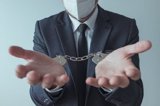 42억 떼먹고 도망…8년 만에 잡힌 '주식투자' 사기범