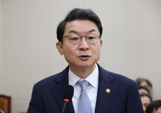 "부동산 정책 아닌 철책"…이억원 "과열 차단해야 주거사다리 보장"