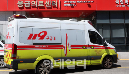 “라이터로 벌레 잡다가” 불 화르륵…9명 중경상