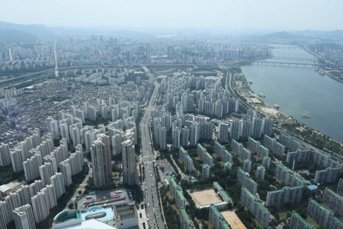 "멈출 줄 모르는 서울 집값 상승세"…한은 금리인하 종료 분석 잇따라