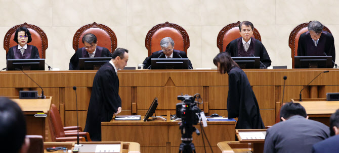 [속보]민주당, 대법관 14→26명 증원키로