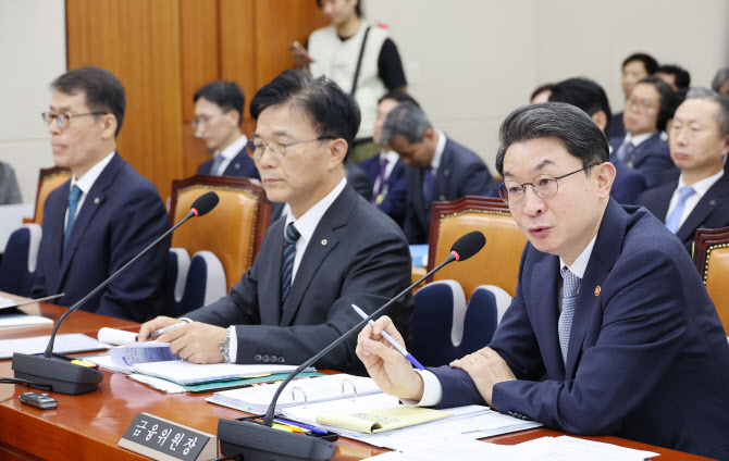이억원 “스튜어드십 코드 개정·이행점검 제도개선 추진”[2025 국감]
