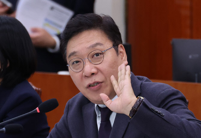 성희롱 징계교수 여전히 강단…한예종 총장 “무관용 원칙 강조”
