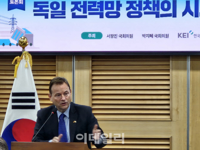 주한독일 대사 “李정부 에너지전환, 탑다운 방식 안 돼”