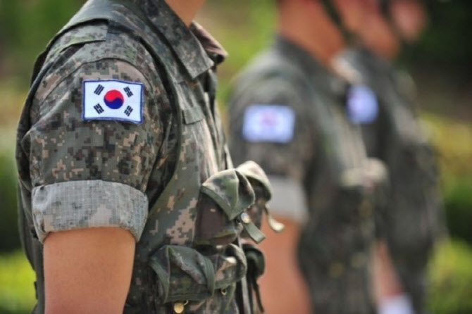"韓 군복 어디서 사나요" 정체 파헤쳐보니...'중국인'