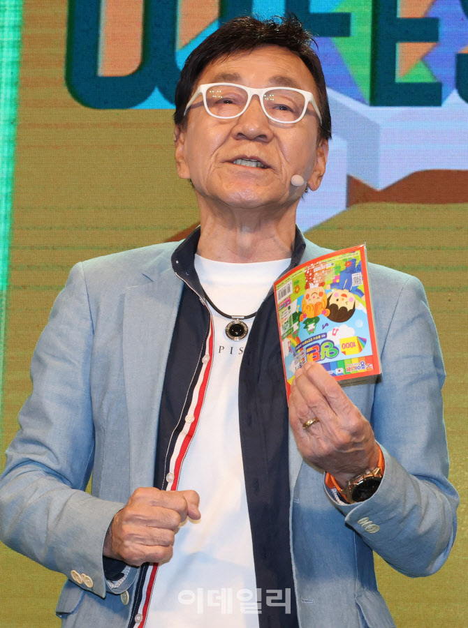 [포토]종이접기 선보이는 김영만 종이문화재단 평생교육원장
