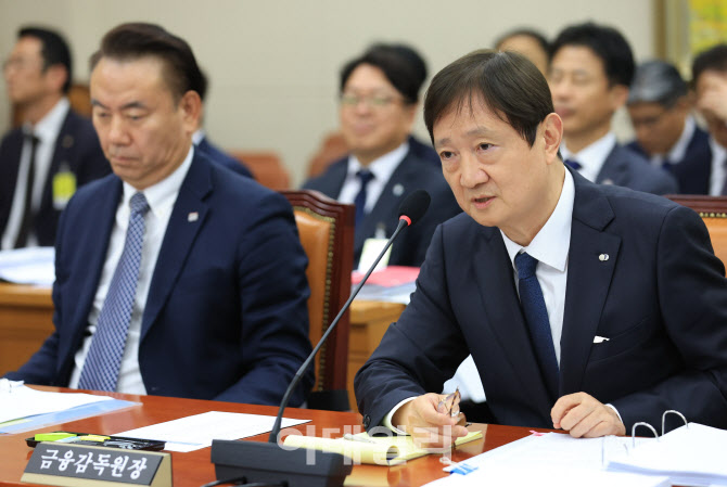 [포토]이찬진, '다주택...한 두 달 안에 정리할 계획'