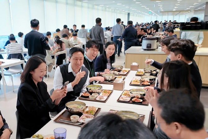 정기선 HD현대 회장, 취임 첫날 직원들과 ‘점심 소통’