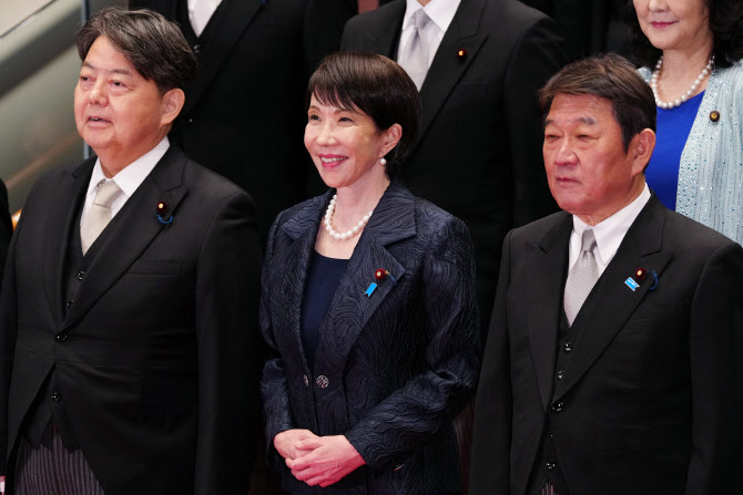 다카이치 내각 본격 출범...첫 일정은 北탄도미사일 발사 대응