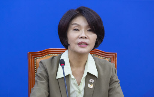與 "주택공급 대책 마련에 역량 집중할 것…입법도 신속히"