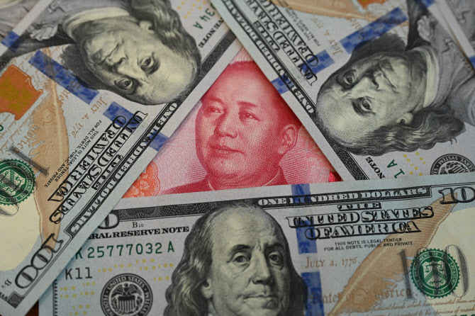 달러화 팔고 위안화 사는 中수출기업들…"강세 기대"