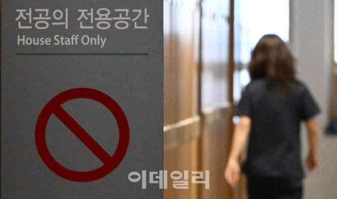 “600만원→400만원”…당직 줄자 임금도 ‘뚝’, 전공의노조 ‘들썩’