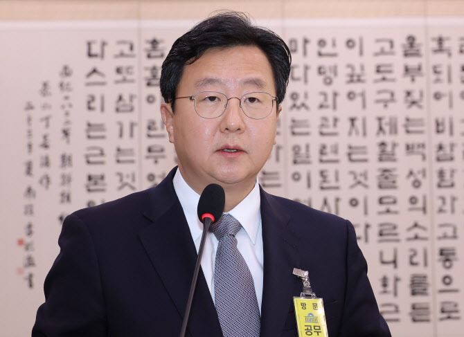 서울중앙지검장 "민중기 특검 고발건, 잘 살펴 조치"