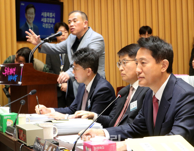 [포토] 국정감사장에서 발언하는 명태균 증인