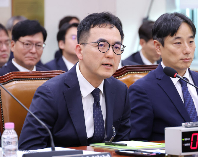 '尹 구속취소 즉시항고 포기'…서울고검장 "판단 받았어야"
