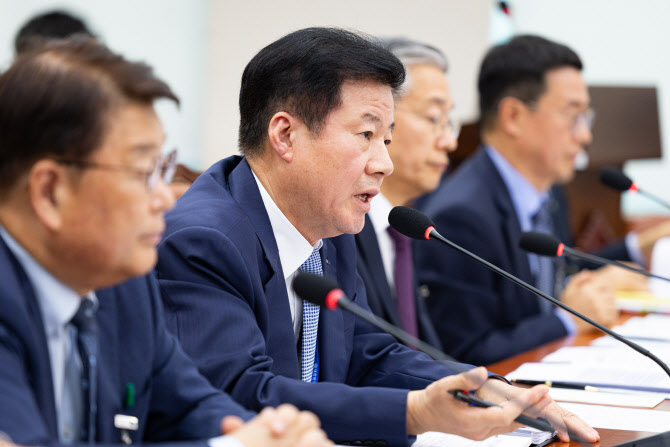 펀드 독소조항·30억 횡령…국감서 고개 숙인 중기부 산하기관