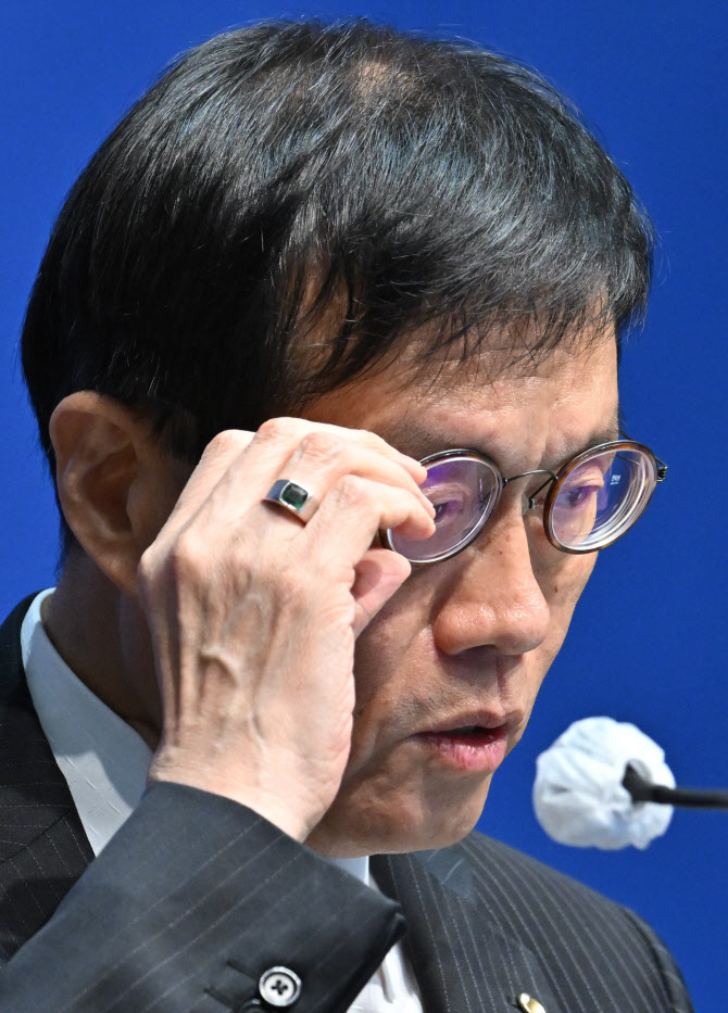 뛰는 집값에 멈춘 금리인하…다음 인하 시점은