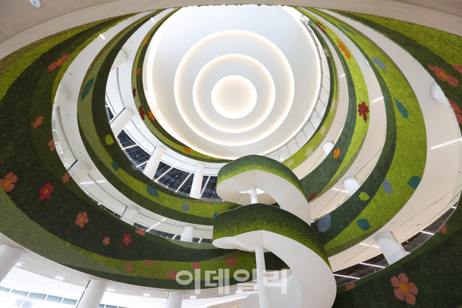 경기도에 나타난 거대 달팽이?…놀라운 '이곳' 정체는