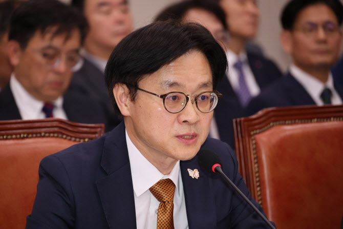 산업장관 “美 관세협상, 오래 걸리지 않도록 접점 찾아갈 것”