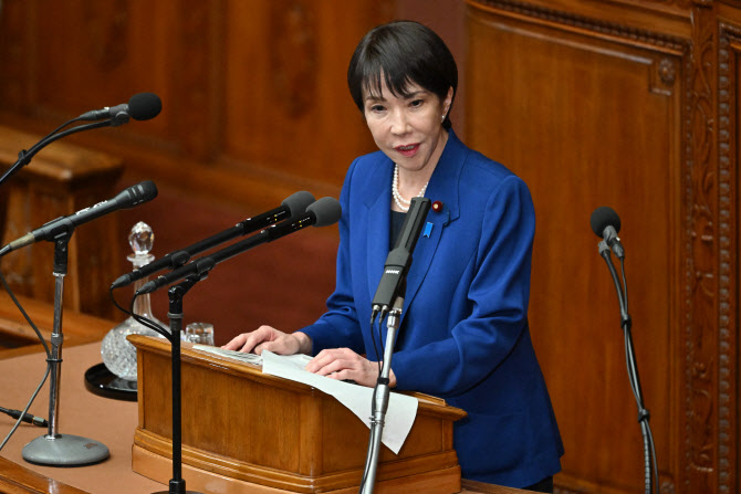 日다카이치 “물가 대책 최우선…방위비 GDP 2% 앞당길것”