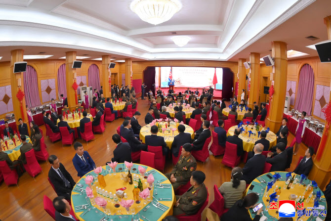 주북 中대사, 6·25참전 75주년 기념 연회…북중 친선 과시