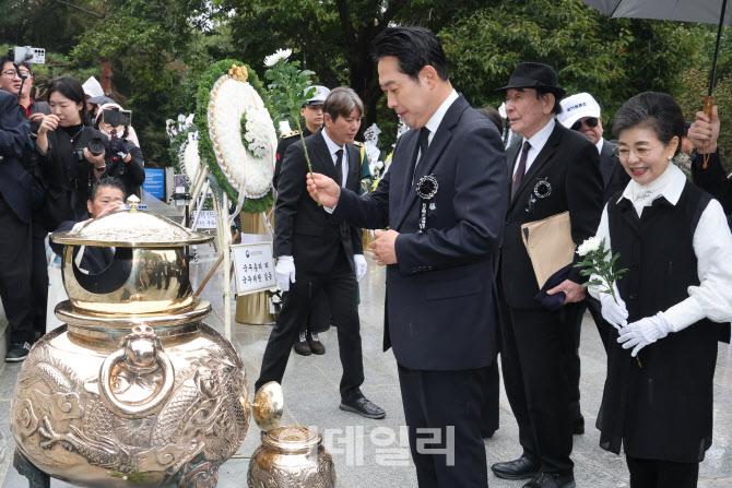 [포토]장동혁 국민의힘 대표, 박정희 전 대통령 46주기 추모식 참석