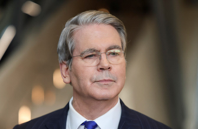 베선트 美재무 “트럼프·시진핑 회담 앞두고 ‘기본 틀’ 합의”