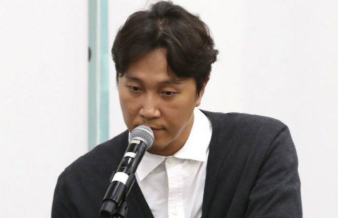 '환자 강박 사망 논란' 병원장 양재웅 등 12명 검찰 송치
