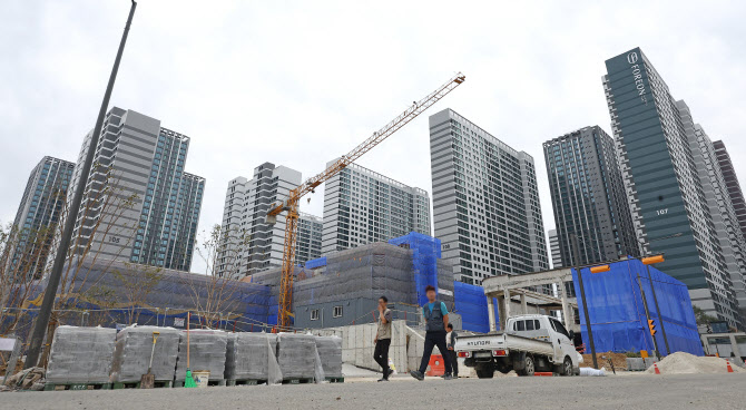 "한국, 일본처럼 빚더미 늪 빠진다"…'건설 부양책' 경고