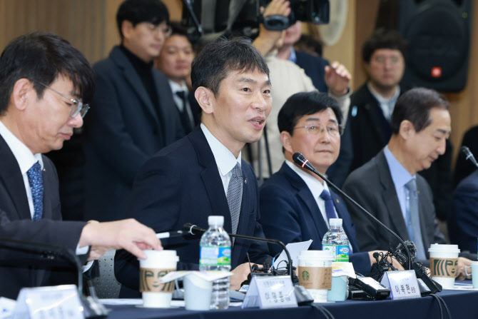 원장 패션까지 챙기는 금감원?…정치 컨설팅 활용 논란